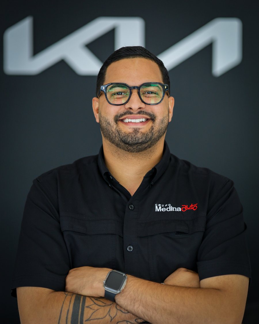 Luis Santiago, asesor Kia en Medina Auto, Caguas